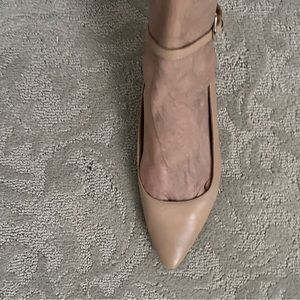 Womens Naturalizer flats with ankle strap. 9.5 M. Natural color